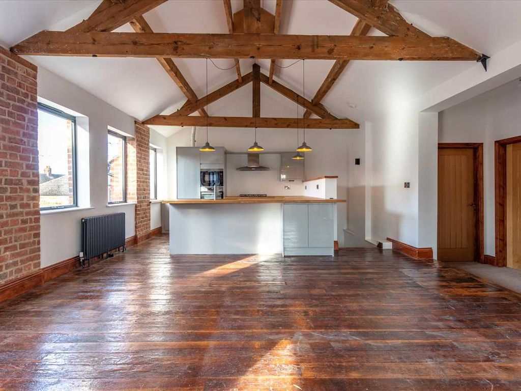 3 bed flat to rent in High Street, Burton Latimer, Kettering NN15, £1,500 pcm Zoopla