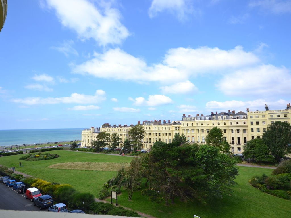 2 bed flat to rent in Brunswick Square, Hove BN3, £1,595 pcm Zoopla