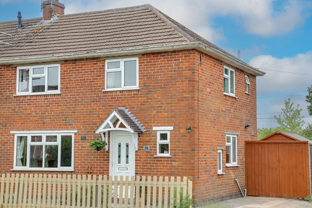 3 bed semidetached house for sale in Preston Drive, Newbold Verdon