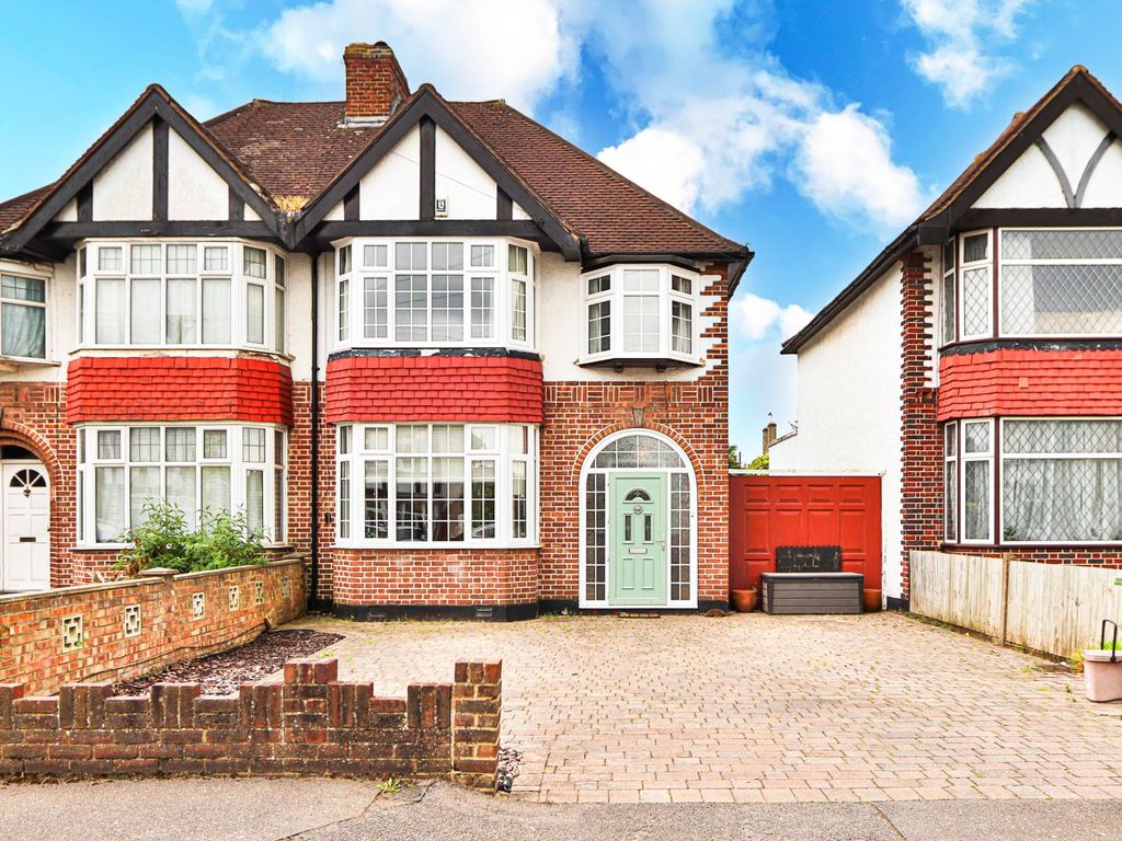 3 bed semidetached house for sale in Reynolds Road, New Malden KT3, £