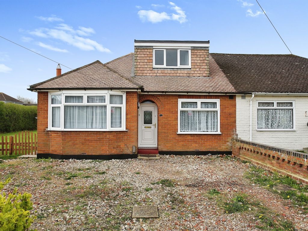 3 bed semidetached bungalow for sale in Northfield Avenue, Fareham