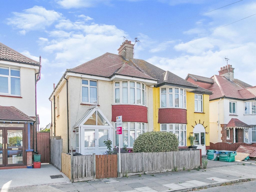 3 bed semidetached house for sale in Granville Road, East Clacton