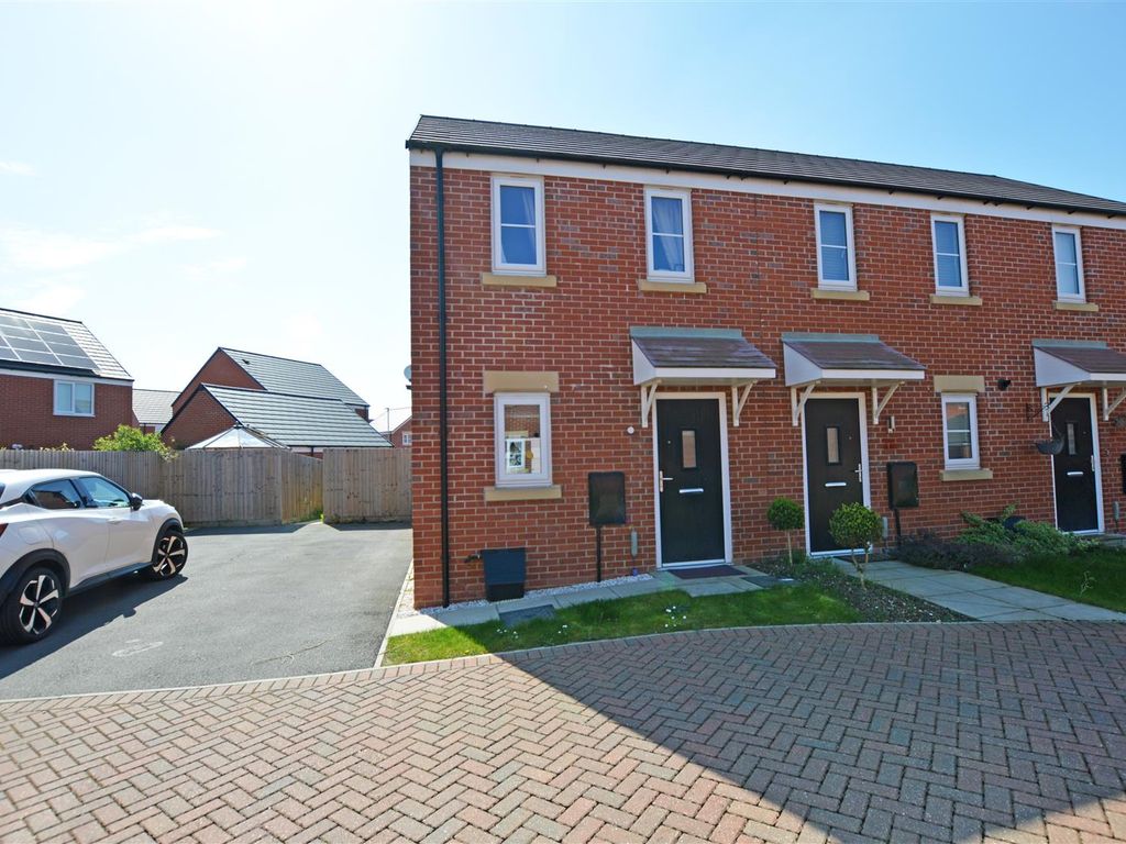 2 bed end terrace house for sale in Benington Close, Hampton Gardens