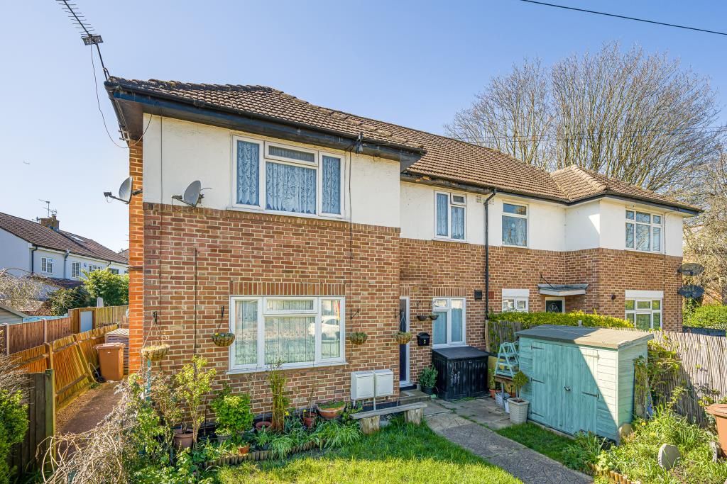 2 bed for sale in SunburyOnThames, Surrey TW16 Zoopla