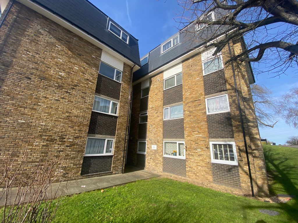 2 bed flat for sale in Lampits, Hoddesdon EN11 Zoopla