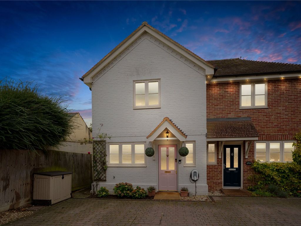 3 bed semidetached house for sale in Dunleys Hill, Odiham, Hook