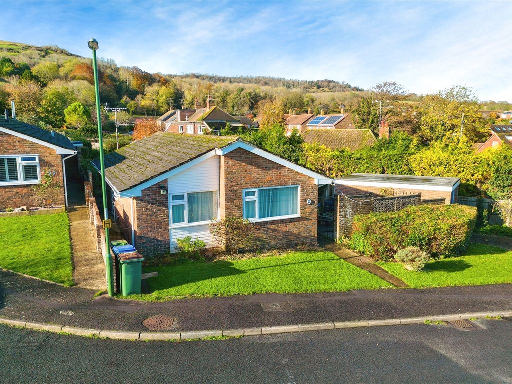 2 bed bungalow for sale in Penlands Vale, Steyning, West Sussex BN44, £