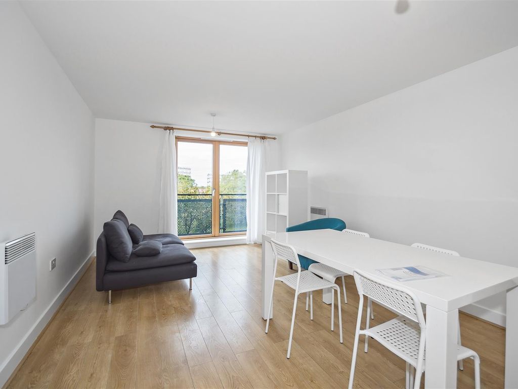 2 bed flat to rent in Roundwood Court, Meath Crescent, Bethnal Green E2