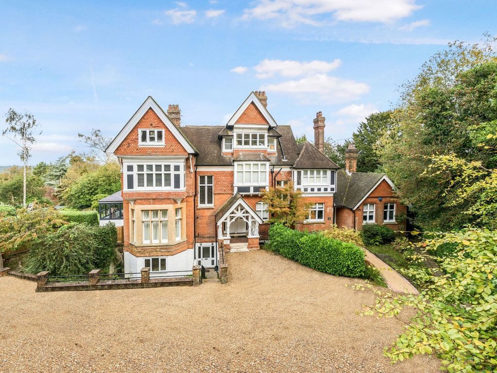 2 bed flat for sale in Broadwater Down, Tunbridge Wells TN2, £415,000