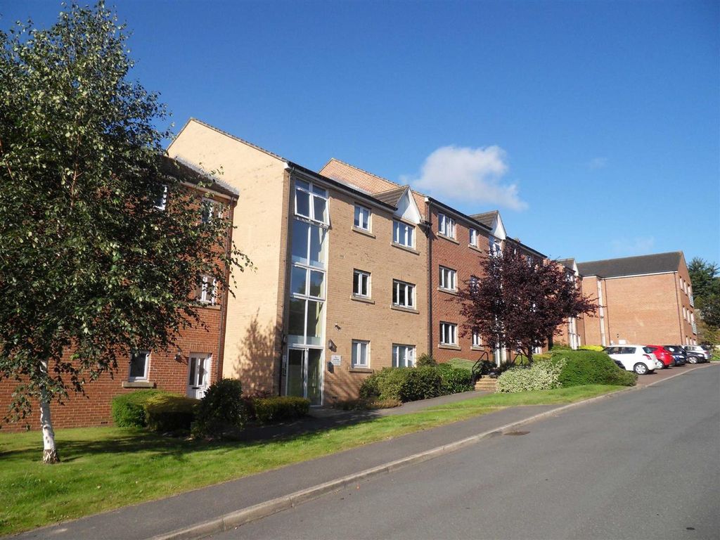 2 bed flat to rent in Fieldmoor Lodge, Pudsey LS28, £825 pcm Zoopla
