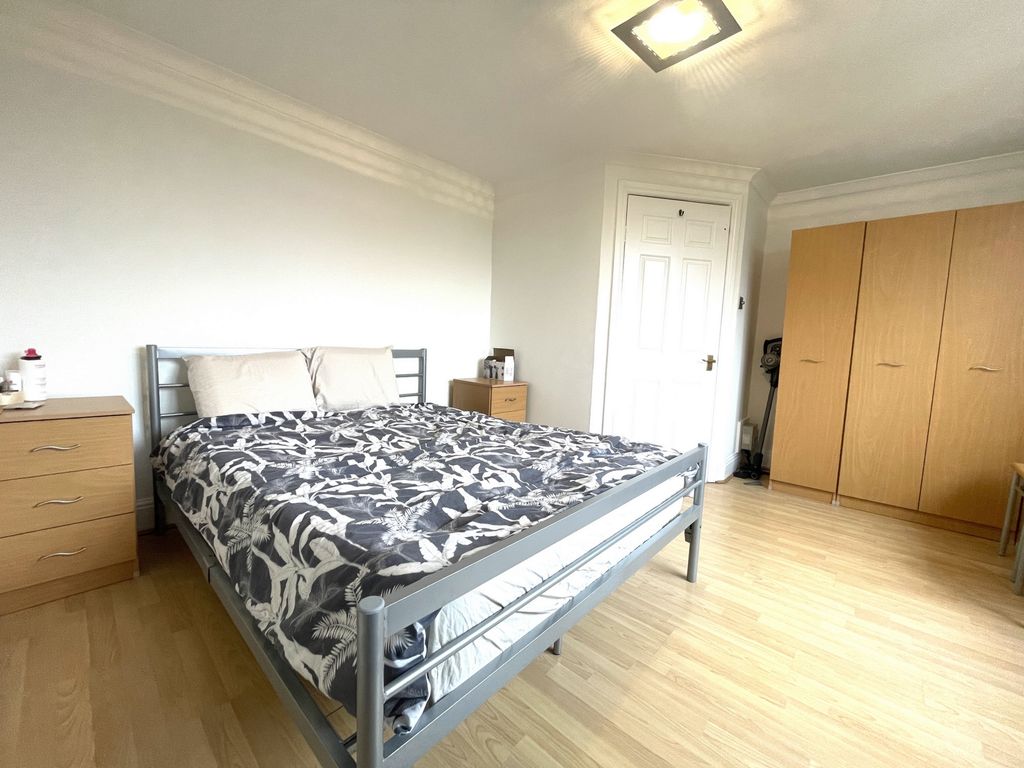 1 bed flat to rent in Blenheim Gardens, Willesden Green NW2, £1,755 pcm ...