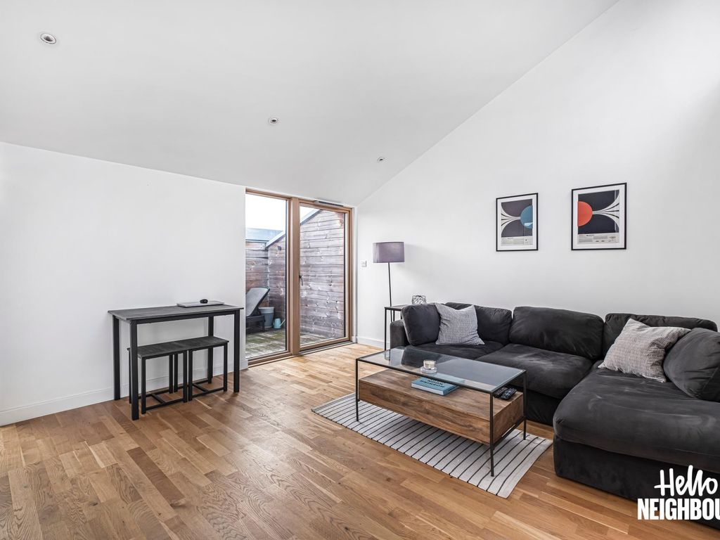 2 bed flat to rent in St. Marks Square, Bromley BR2, £2,300 pcm Zoopla