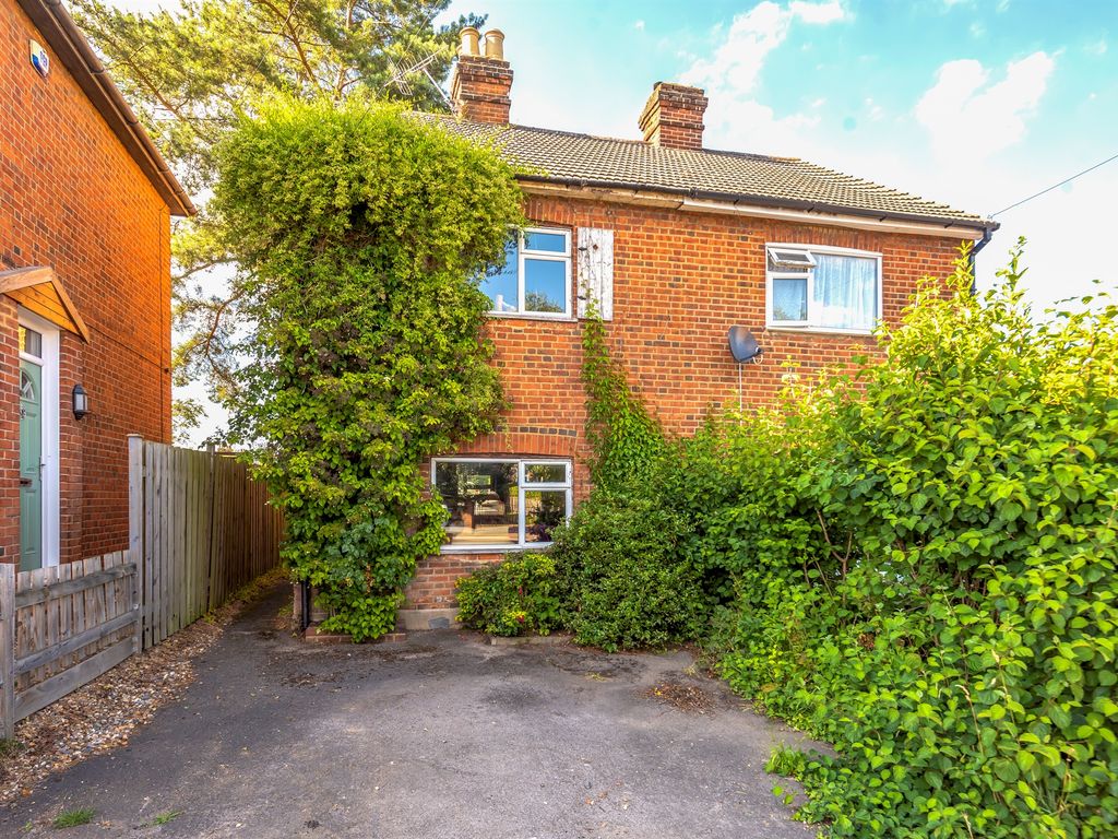 2 bed semidetached house for sale in Switchback Road South, Maidenhead