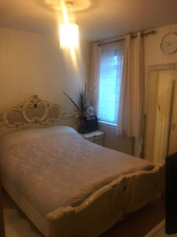 Studio to rent in Stanley Grove, Croydon CR0, £850 pcm Zoopla