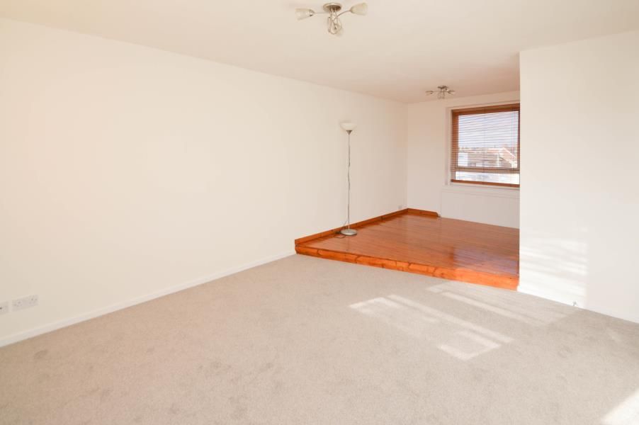 2 bed flat for sale in Clarence Road, Windsor SL4, £299,950 Zoopla