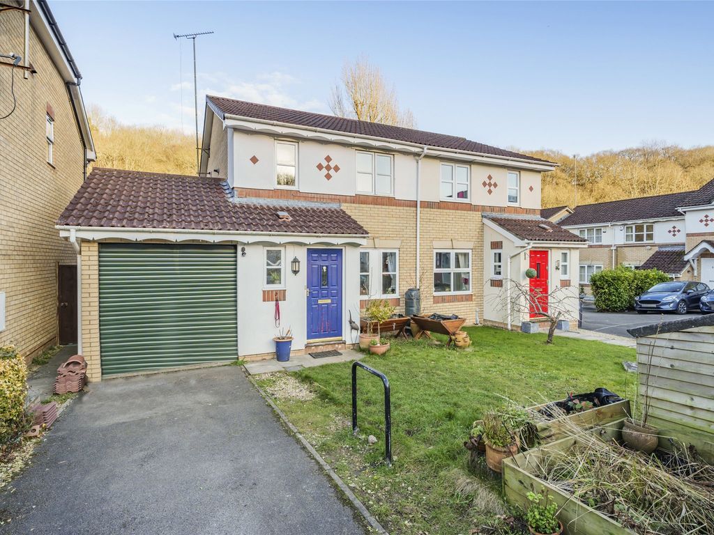 3 bed semidetached house for sale in Abbey Court, St. Annes Park