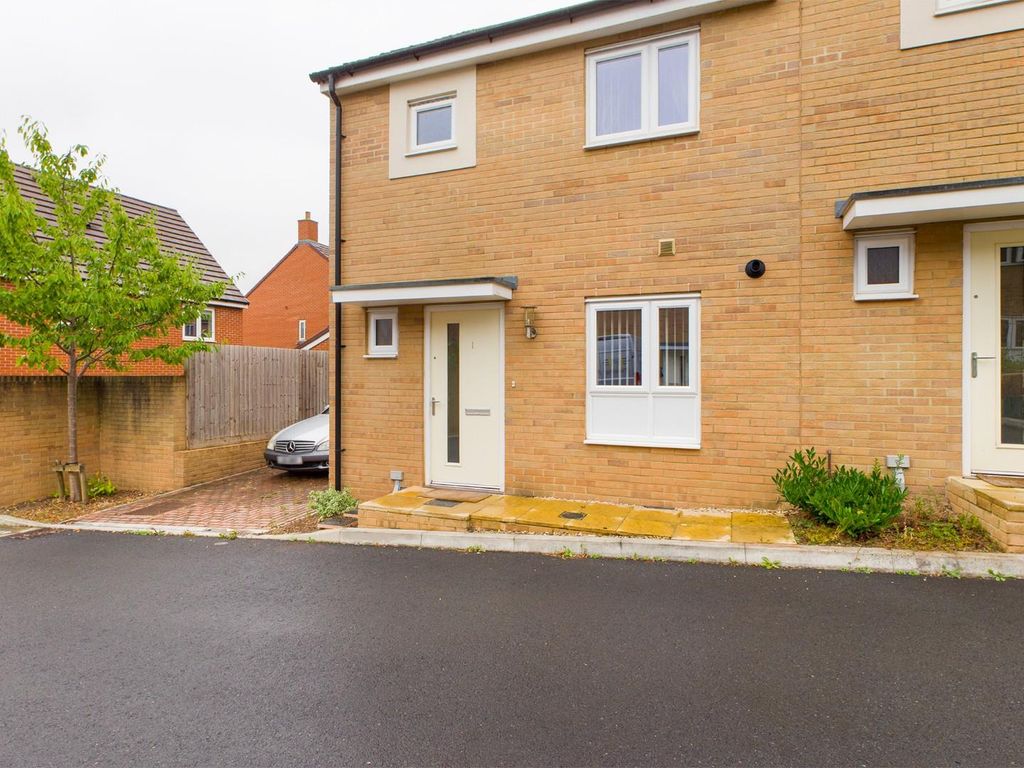 3 bed semidetached house to rent in Primrose Road, Emersons Green