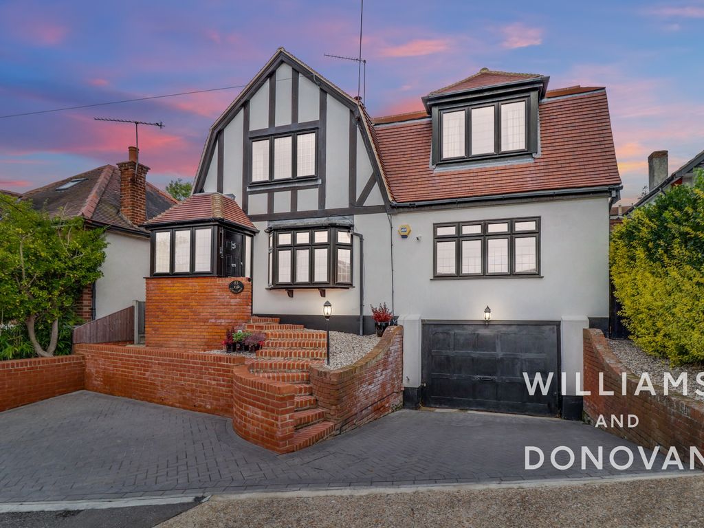 4 bed detached house for sale in Underhill Road, Benfleet SS7 Zoopla