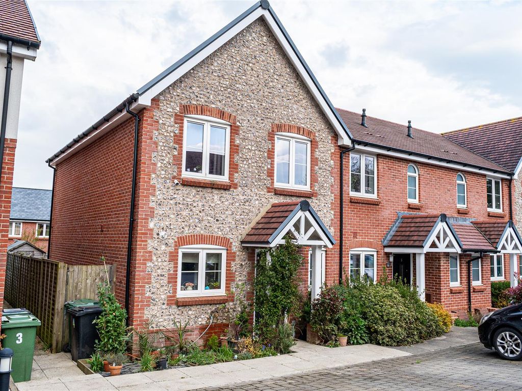 3 bed end terrace house for sale in Kympton Gardens, Medstead, Alton