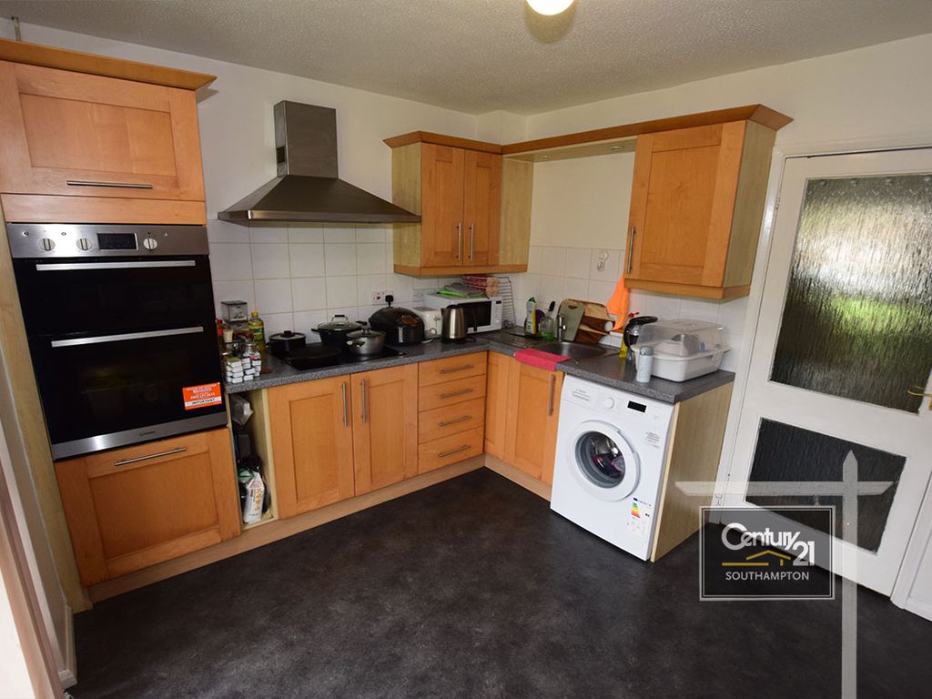 2 bed terraced house to rent in Ref R199812, Launceston Drive, Eastleigh SO50, £1,250 pcm