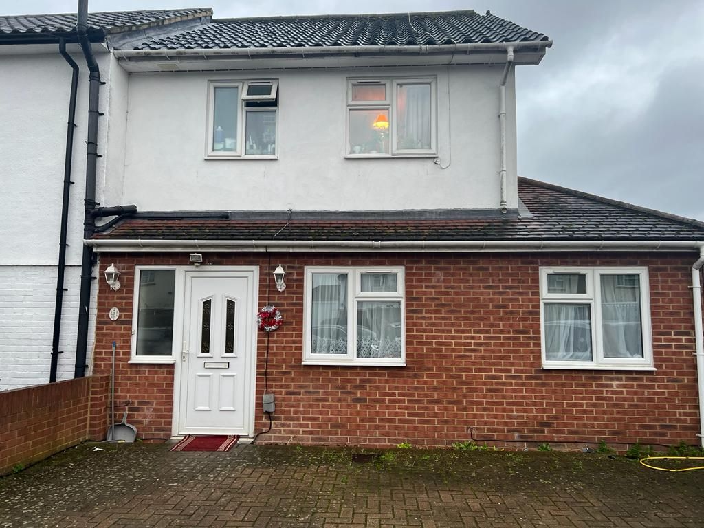 1 bed flat to rent in Canterbury Road, Feltham TW13, £1,275 pcm Zoopla