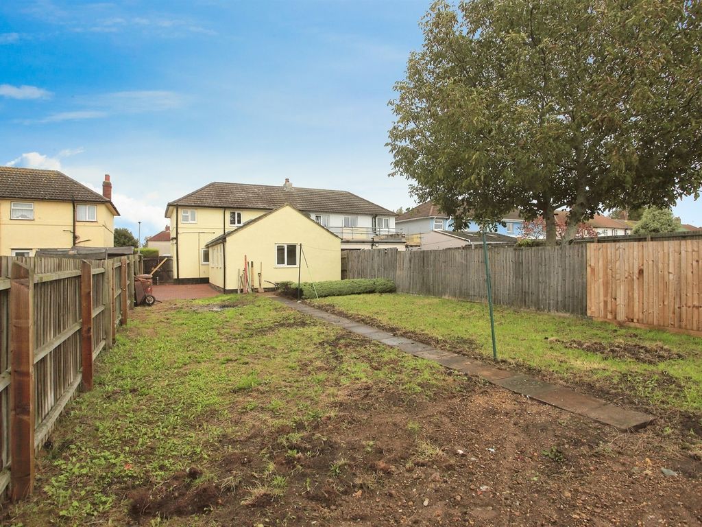 6 bed semidetached house for sale in Orton Avenue, Woodston