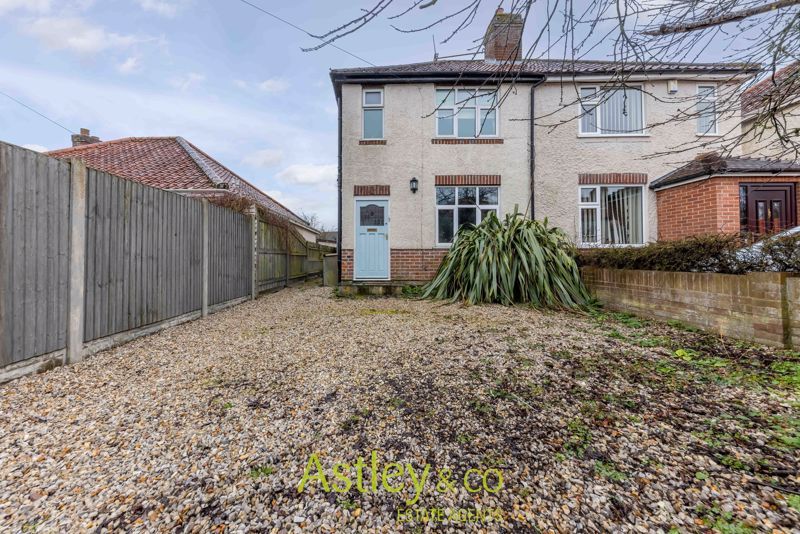 3 bed semidetached house for sale in Blenheim Close, Sprowston
