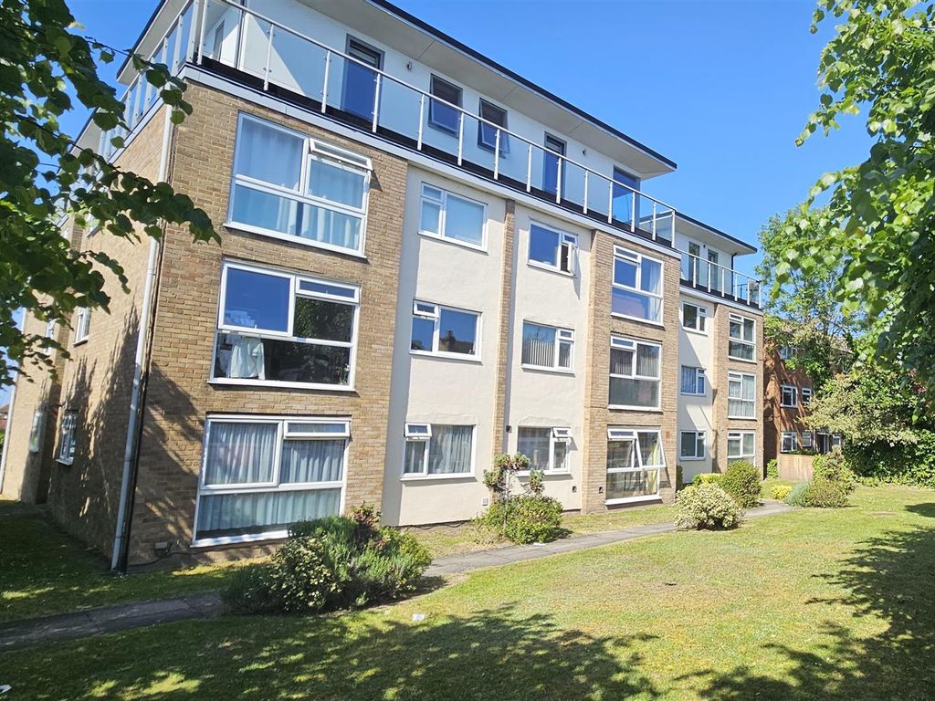2 bed flat for sale in Hillside, Carshalton Road, Sutton SM1 Zoopla