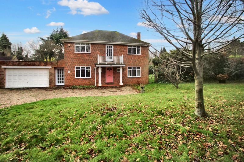 4 bed detached house for sale in Daws Hill Lane, High HP11, £