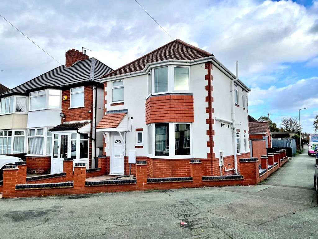 3 bed detached house for sale in Prestwood Avenue, Wednesfield