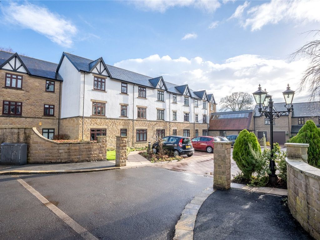 2 bed flat for sale in Richmond House, Street Lane, Roundhay, Leeds LS8