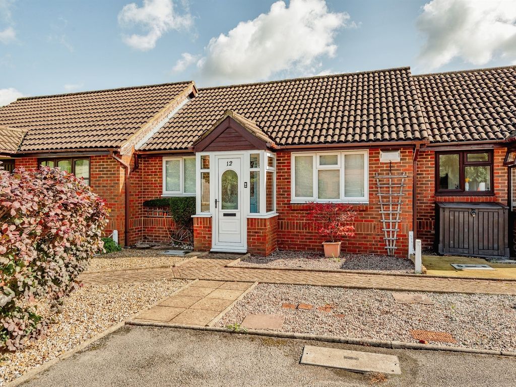 2 bed terraced bungalow for sale in Albury Place, Merstham, Redhill RH1
