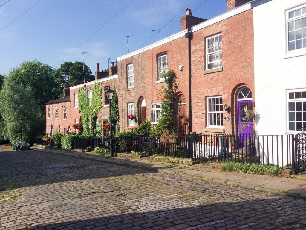 2 bed property for sale in Vale Close, Heaton Mersey, Stockport SK4