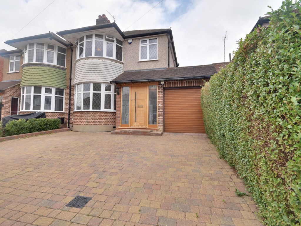 3 bed semidetached house to rent in Southbourne Close, Pinner HA5 Zoopla