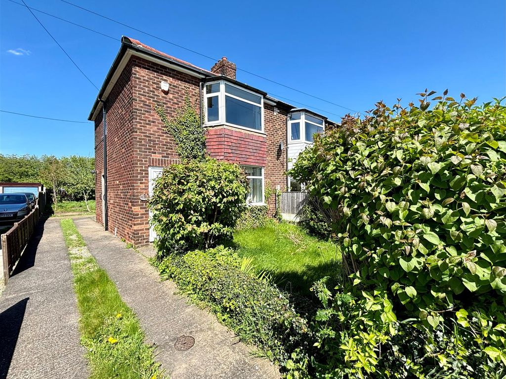 3 bed semidetached house for sale in Astley Avenue, Swillington, Leeds