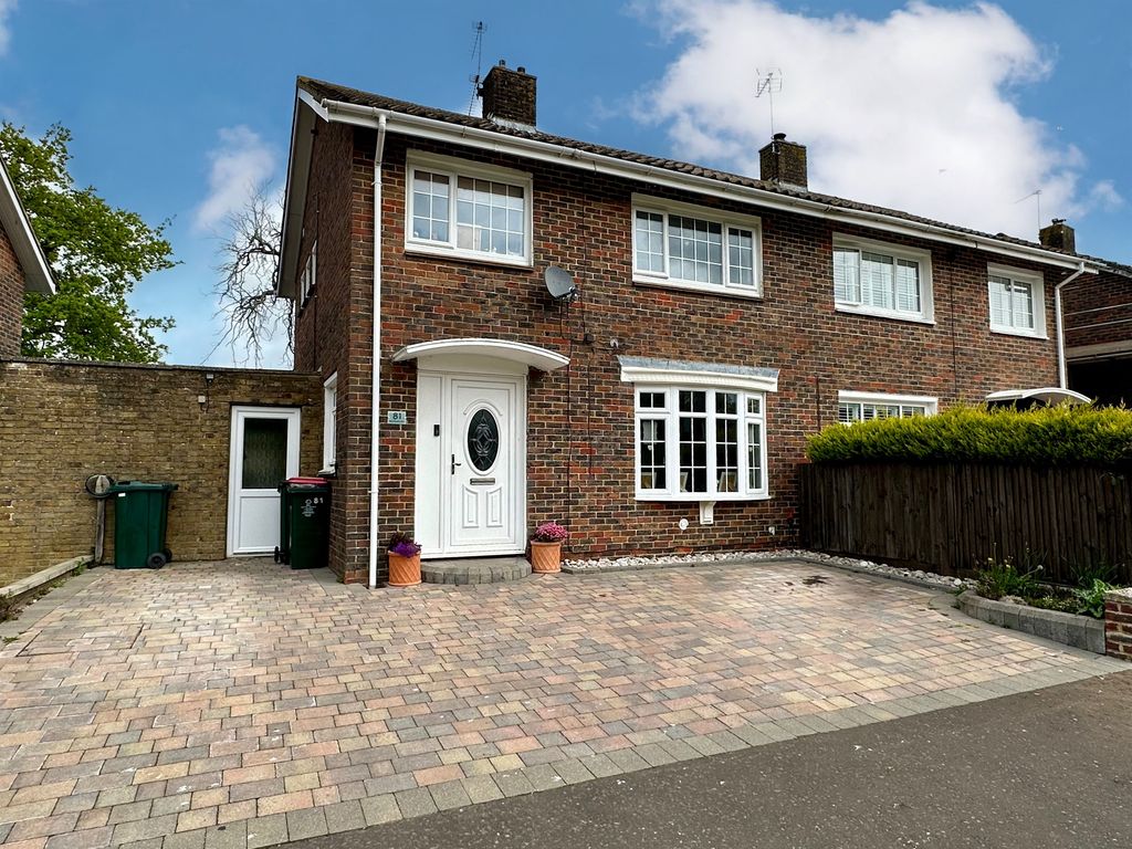 3 bed semidetached house for sale in Highams Hill, Gossops Green