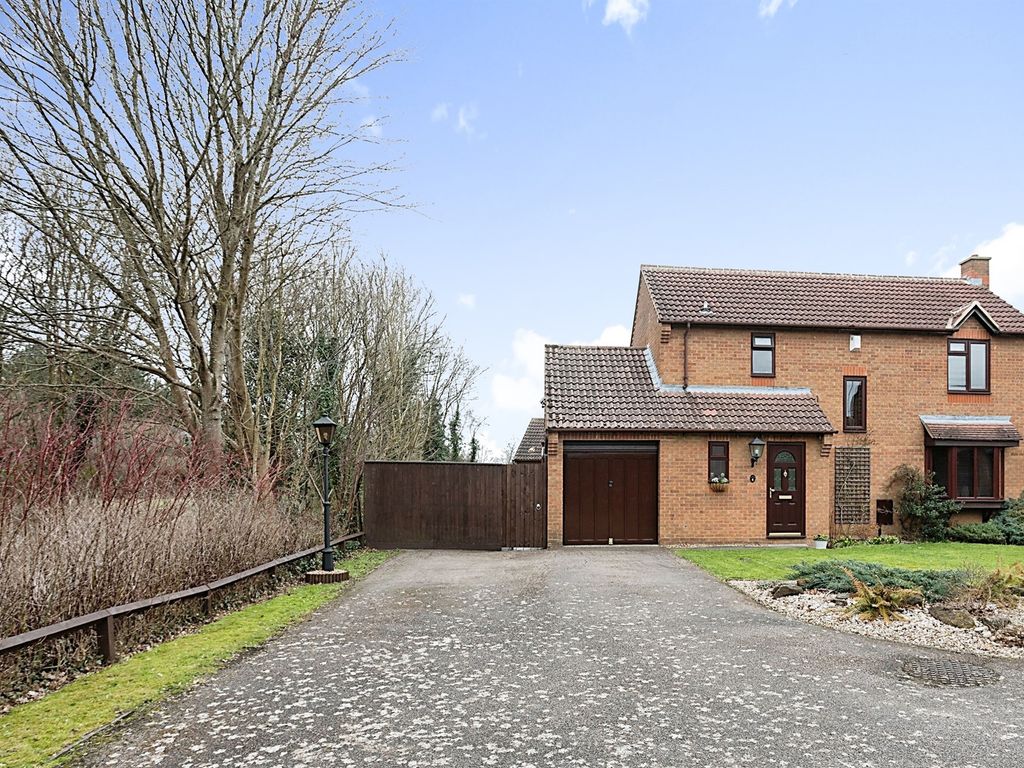 3 bed detached house for sale in Bliss Court, Browns Wood, Milton