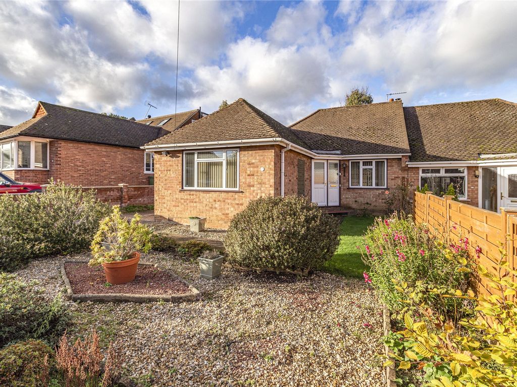 3 bed bungalow for sale in Rowtown, Surrey KT15 Zoopla
