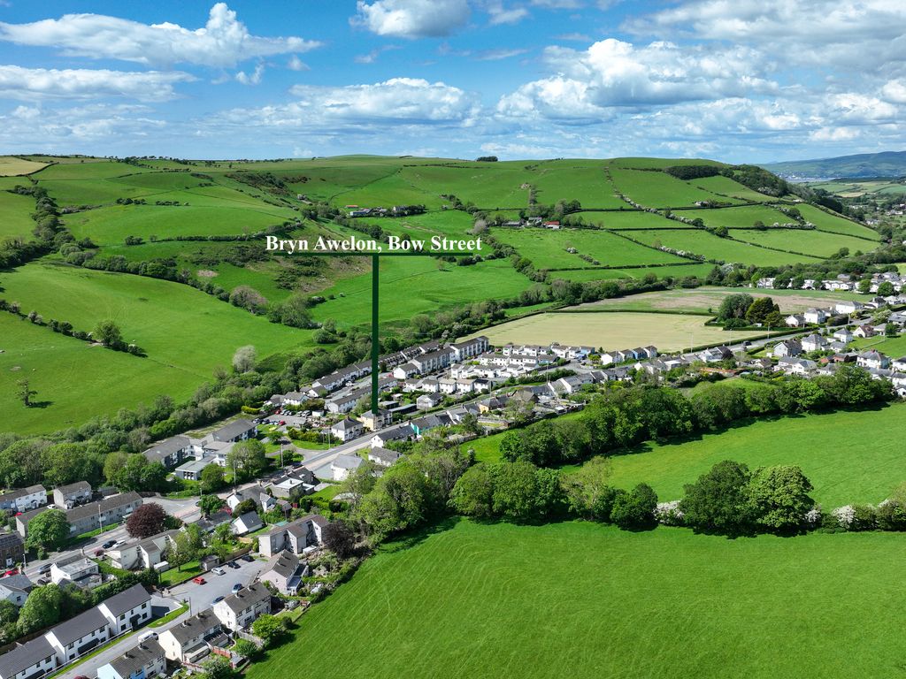 3 bed semidetached house for sale in Brynawelon, Bow Street