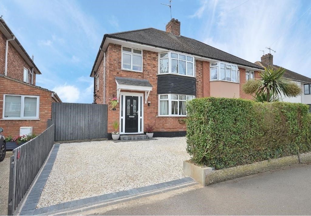 3 bed semidetached house for sale in Friars Avenue, Northampton NN4