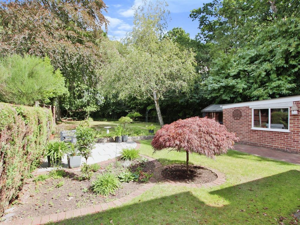 3 bed detached house for sale in Heath Road, Locks Heath, Southampton