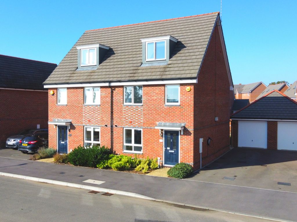 3 bed semidetached house for sale in Bays Crescent, Spencers Wood, Reading, Berkshire RG7 Zoopla