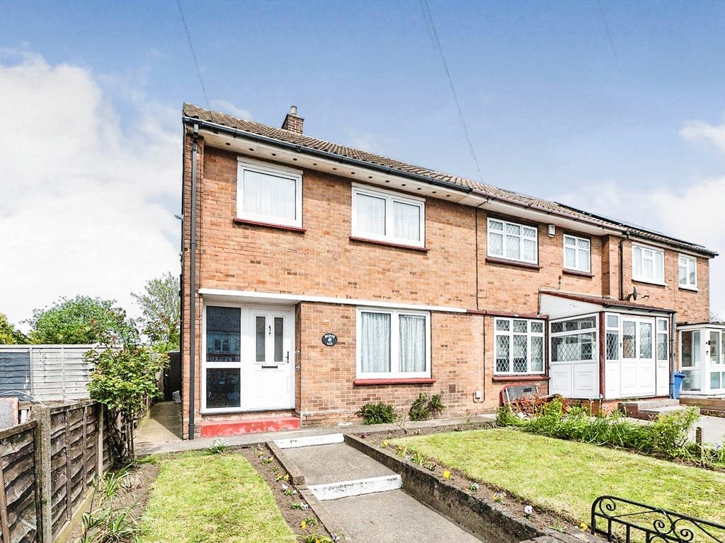 3 bed end terrace house for sale in London Road, Grays RM20, £335,000