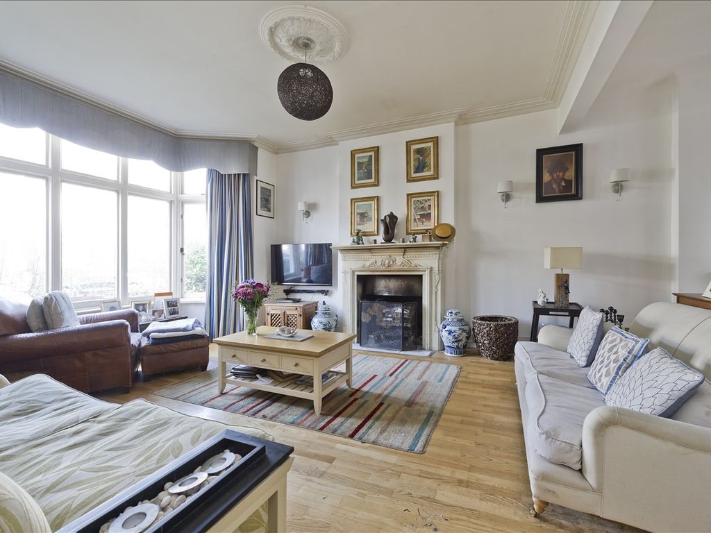 Aldbourne Road, London W12