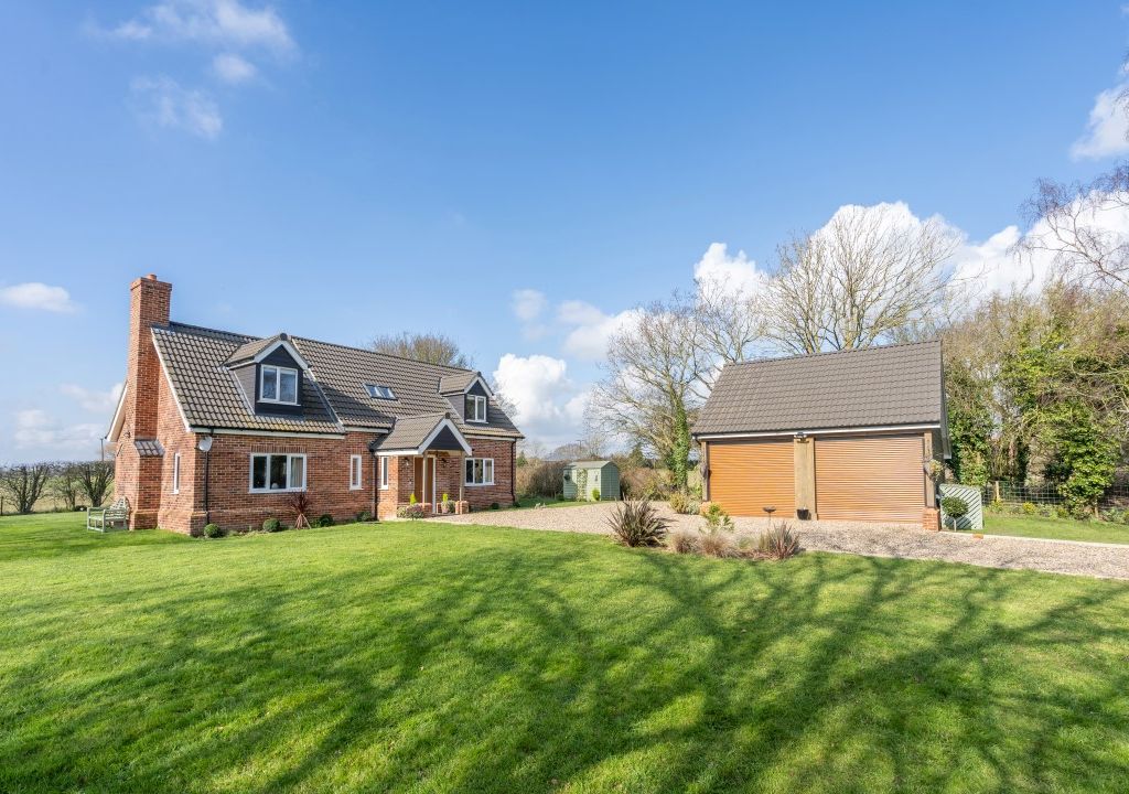 3 bed detached house for sale in London Road, Shadingfield, Beccles