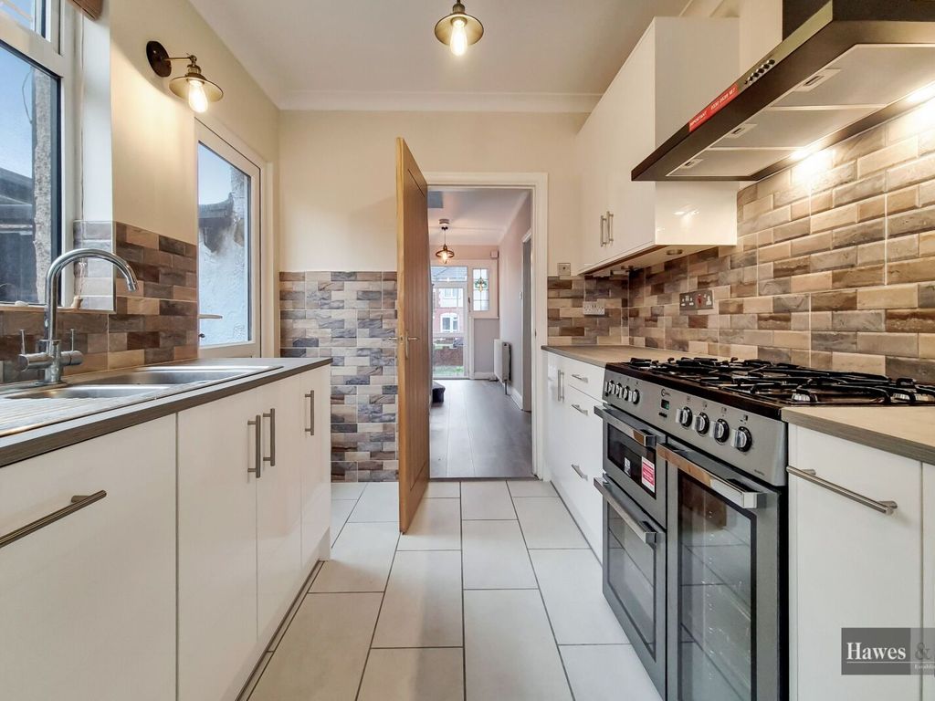 3 bed semidetached house to rent in Hamilton Avenue, Surbiton KT6 Zoopla
