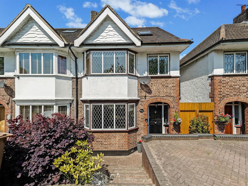 4 bed end terrace house for sale in Waltham Way, Chingford E4 Zoopla