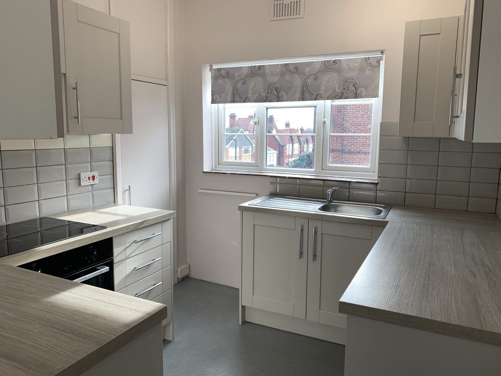 2 bed flat to rent in Wimborne Road, Winton, Bournemouth BH9, £895 pcm