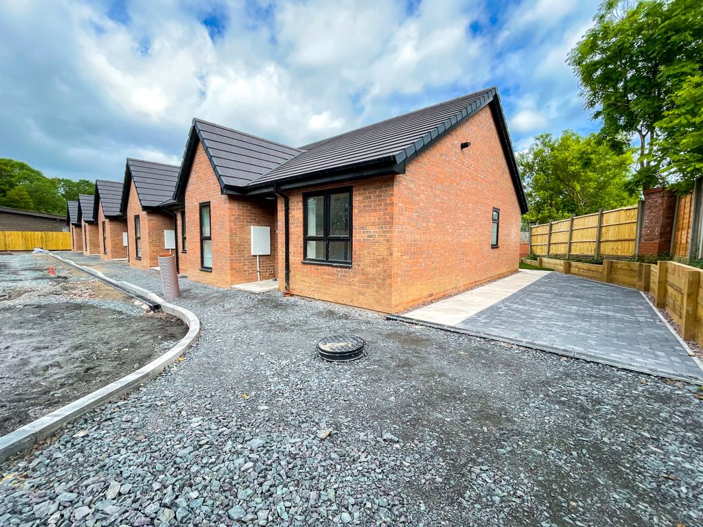 2 bed bungalow to rent in Tolkien Way, StokeOnTrent, Staffordshire