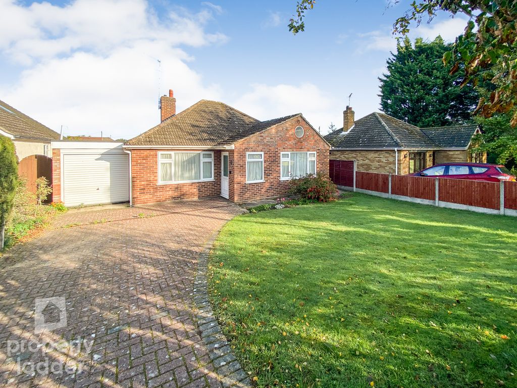 3 bed detached bungalow for sale in Crostwick Lane, Spixworth, Norwich